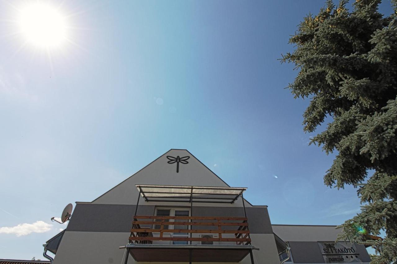 Szitakoeto Panzio Hotel Tiszafured Exterior photo